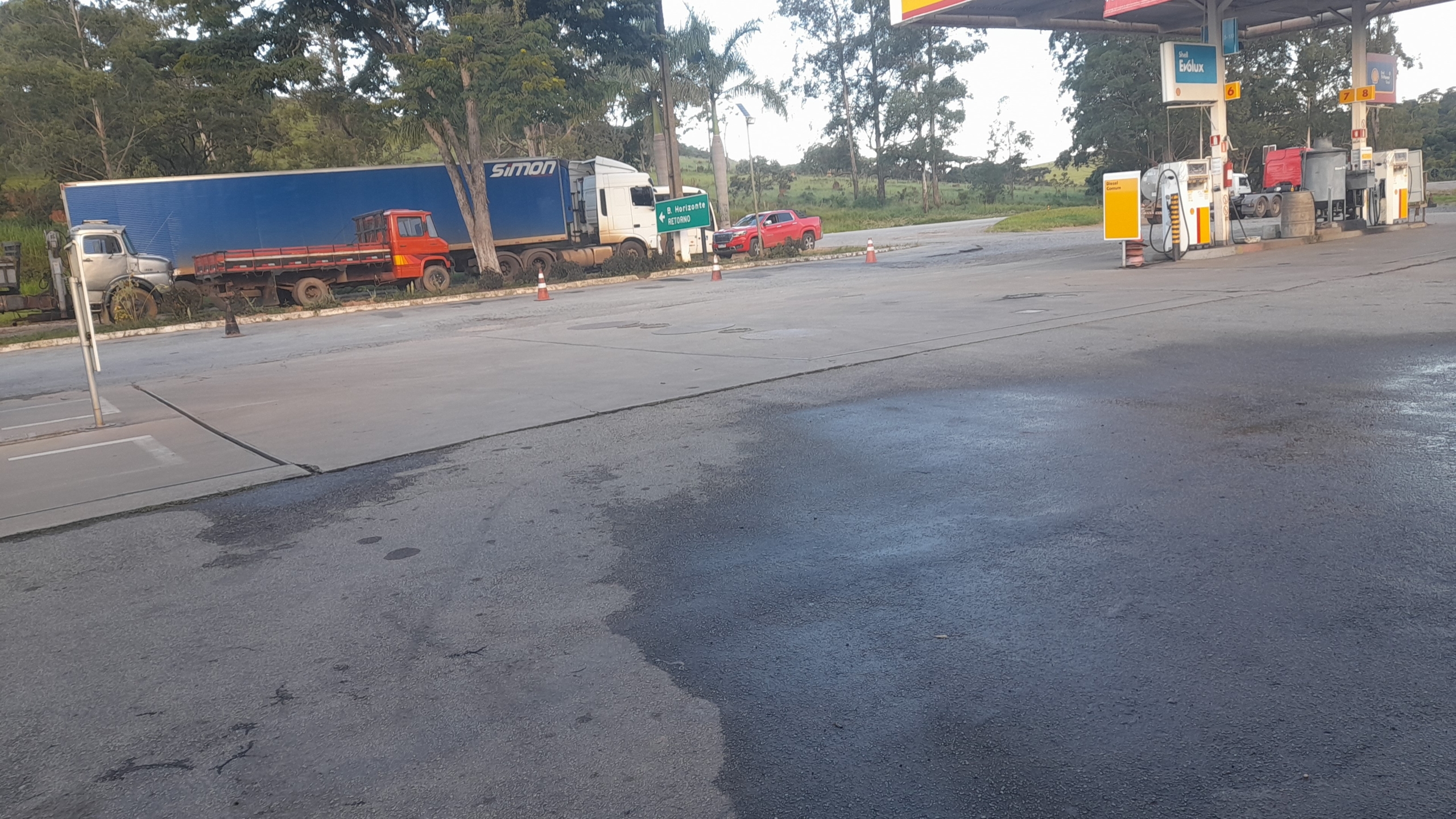 Caminhoneiro é encontrado desacordado em posto às margens da BR-040 em Carandaí após suposto assalto