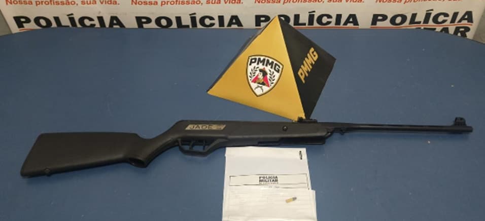 Polícia Militar prende condutor armado após abordagem na Rodovia BR 040 em Carandaí