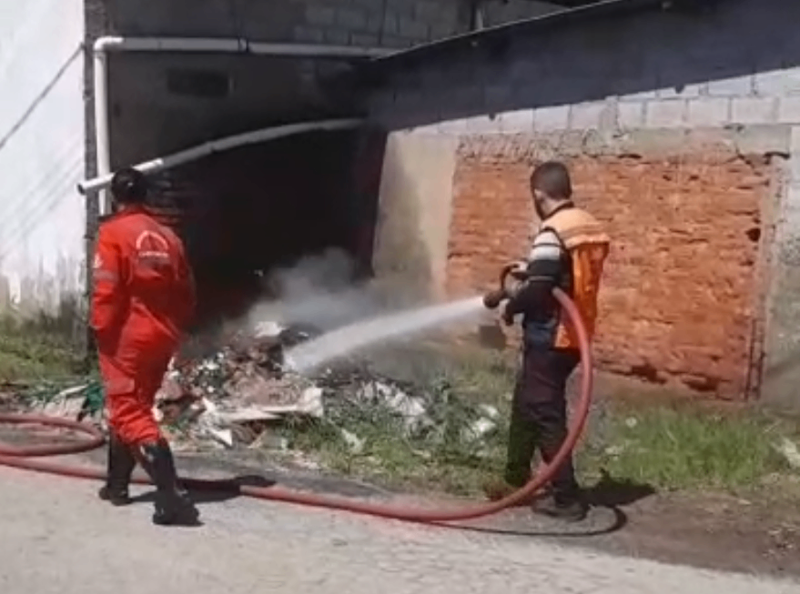 Moradores denunciam descarte irregular de lixo e queimadas na Avenida Brasil