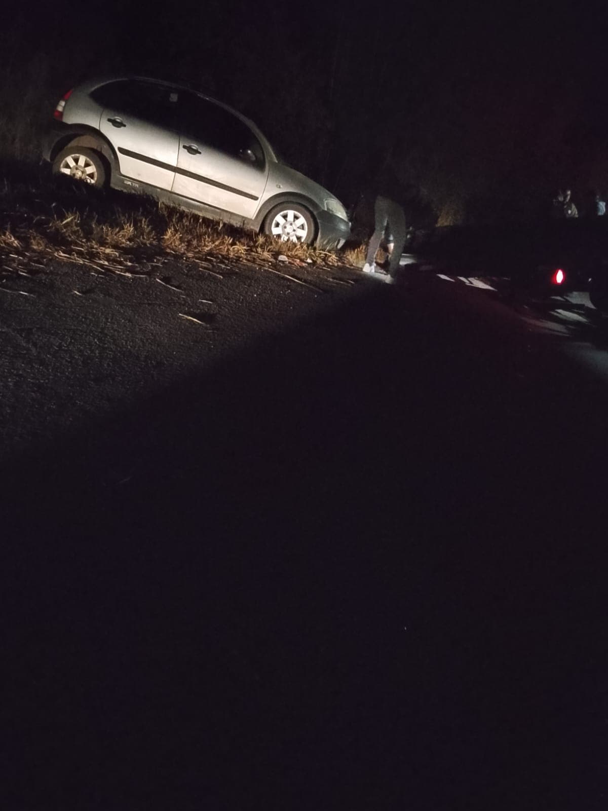 Acidente na MG-275 entre Carandaí e Capela Nova deixa veículos destruídos
