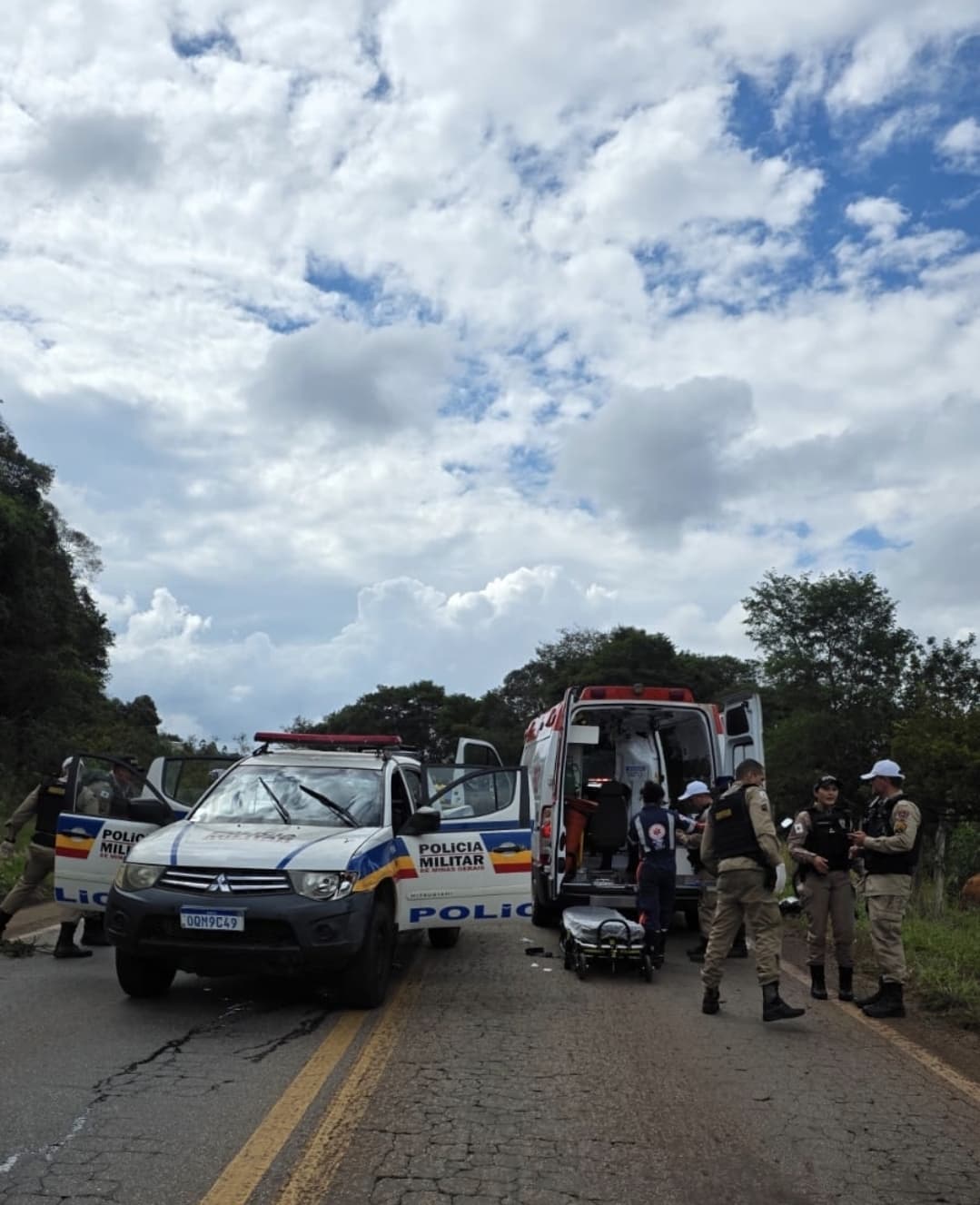 Sargento da PM salva vítima após grave acidente na MG-129 em Conselheiro Lafaiete