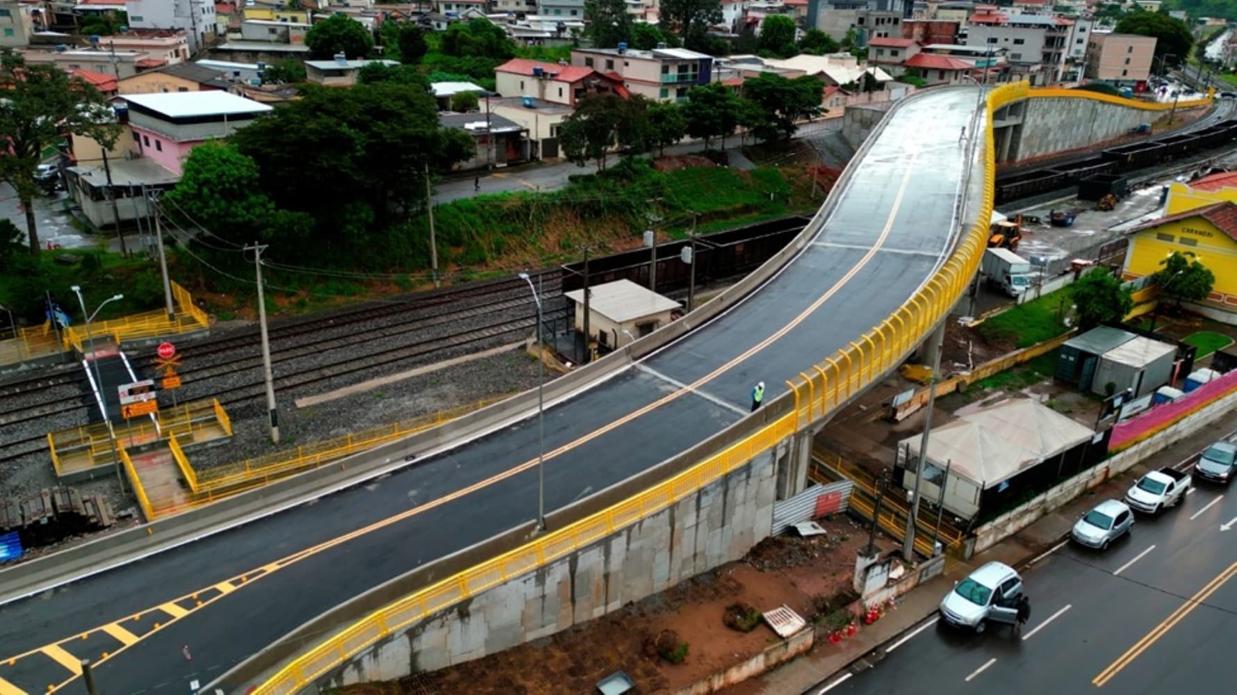 Vereador solicita melhorias no trânsito do viaduto da rodoviária e iluminação em passagem de pedestres