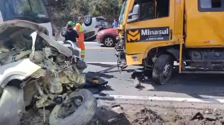 Acidente em Carandaí envolveu 13 vítimas sendo duas em estado grave
