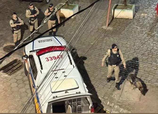 Operação da polícia militar chama atenção durante noite de quinta no calçadão